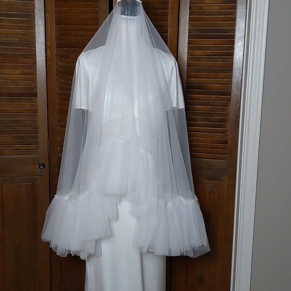White Fingertip Ruffle Edge Wedding Veil With Blusher and Comb
